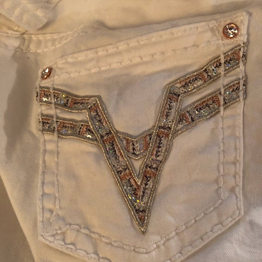 White vigoss capris